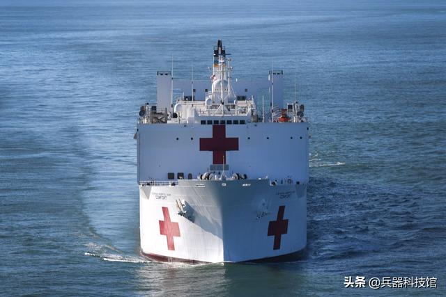 纽约新冠病毒疫情告急，美国海军重要医疗船改变初衷，专家：这次麻烦大了